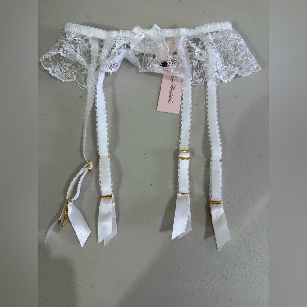 Agent Provocateur White Lace Garter Belt